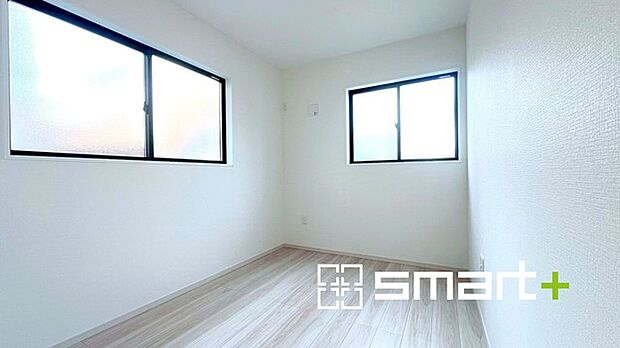 ~オプション施行もお任せください~ ・フローリングの変色など劣化を軽減し、水をこぼした場合などにも防いでくれるフロアコーテイングが人気となっております。 ・オプション施行もお任せください。