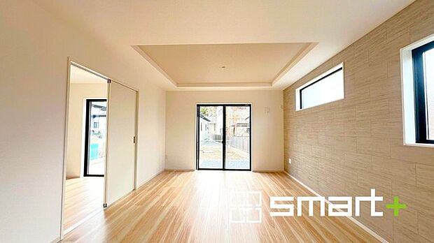 ~家族団らんにピッタリの広々リビング~ ・穏やかな陽だまりに包まれる居心地の良いLDKは、ご家族が自然と集まる憩いのスペースになりそうですね。