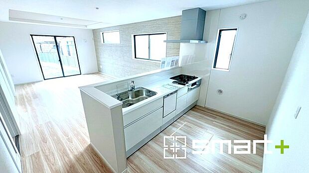 ~食器洗浄機を標準装備~ ・キッチンにはビルトインタイプの食器洗浄機を標準装備。 ・家事にかける時間を削減でき、「自分時間」を増やすことができる嬉しいアイテムです。