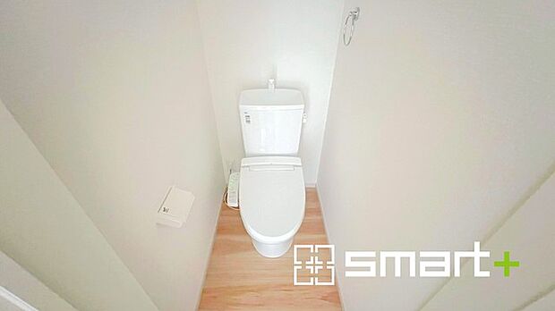 ~やはり便利なタンク式トイレ~ ・最近はタンクレストイレもございますが、タンク式の場合は停電時もお水を流すことが可能。 ・故障時なども比較的費用が安くなるなど、メリットが多くなります。