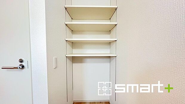 ~収納も充実の洗面所~ ・洗面所にはリネンスペースを設ける事でタオルや洗剤などの置場にも困りません。 ・意外とリネンスペースがある物件は少ないので、ぜひ現地でその魅力をご確認ください。