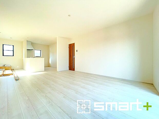 ～余裕の空間が広がるＬＤＫ～ ・20帖あるＬＤＫはご家族団らんのお時間を余裕の広さで演出してくれます。 ・ご内覧の際は家具の配置などもイメージしながらご覧くださいませ。