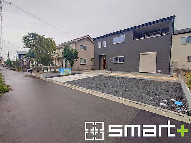 ~閑静な住宅街の立地~ ・周辺は閑静な住宅街となっておりますので、静かな暮らしをご実現いただけます。 ・前面道路の交通量も多くないので、小さなお子様がいるご家庭でもご安心ですね。