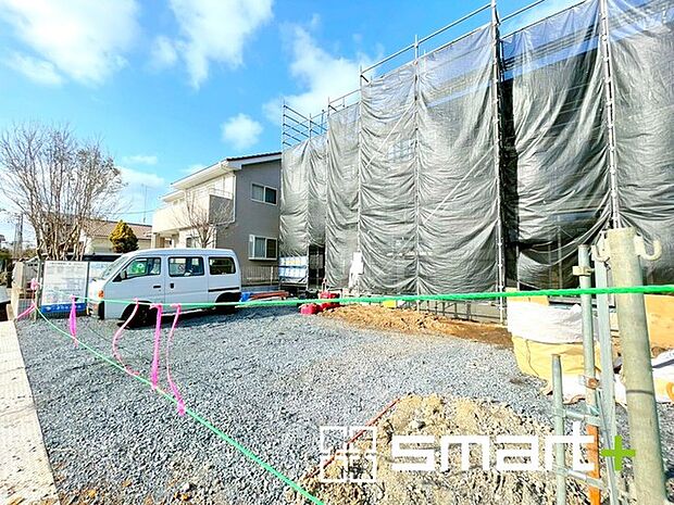 ~ゆとりあるカースペース~ ・セカンドカーや来客時にも困らないカースペース3台分は並列駐車可能でお車の出し入れもラクラク。 ・カーポートなどのオプションもお気軽にご相談くださいませ。