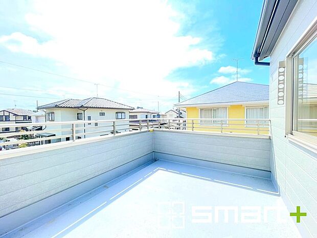 ～奥行きのあるバルコニーを採用～ ・お客様から意外にご要望が多い「バルコニーの奥行き」。 ・奥行きのあるバルコニーを採用しておりますので、洗濯物も干しやすい造りです。 