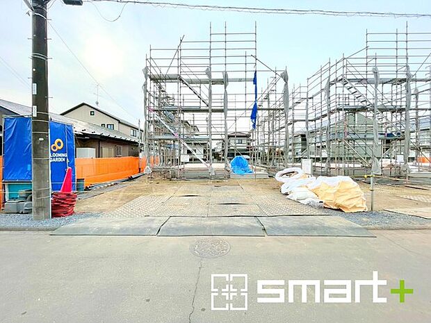 ~閑静な住宅街の立地~ ・周辺は閑静な住宅街となっておりますので、静かな暮らしをご実現いただけます。 ・前面道路の交通量も多くないので、小さなお子様がいるご家庭でもご安心ですね。