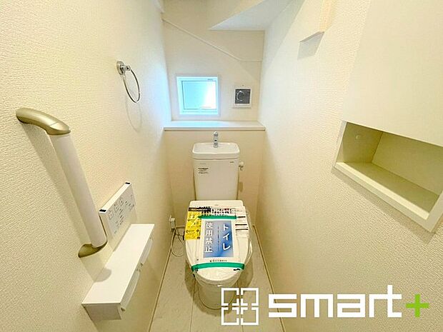 ～やはり便利なタンク式トイレ～ ・最近はタンクレストイレもございますが、タンク式の場合は停電時もお水を流すことが可能。 ・故障時なども比較的費用が安くなるなど、メリットが多くなります。 