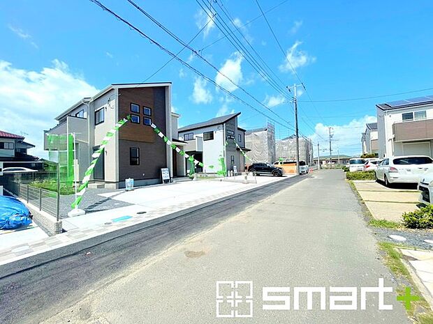 ～閑静な住宅街の立地～ ・周辺は閑静な住宅街となっておりますので、静かな暮らしをご実現いただけます。 ・前面道路の交通量も多くないので、小さなお子様がいるご家庭でもご安心ですね。 