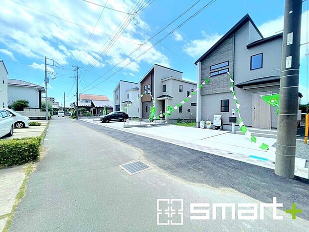 ~閑静な住宅街の立地~ ・周辺は閑静な住宅街となっておりますので、静かな暮らしをご実現いただけます。 ・前面道路の交通量も多くないので、小さなお子様がいるご家庭でもご安心ですね。