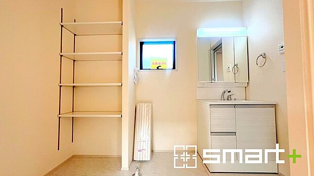 ~収納も充実の洗面所~ ・洗面所にはリネンスペースを設ける事でタオルや洗剤などの置場にも困りません。 ・意外とリネンスペースがある物件は少ないので、ぜひ現地でその魅力をご確認ください。