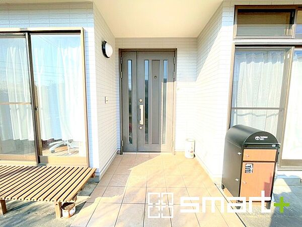 ～お住まいの顔「玄関」～ ・毎日お出かけの際もご帰宅の際も通る玄関。 ・ドアの交換や鍵の交換・追加などもお気軽にご相談くださいませ。