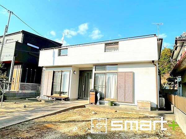 ～閑静な住宅街の立地～ ・周辺は閑静な住宅街となっておりますので、静かな暮らしをご実現いただけます。 ・前面道路の交通量も多くないので、小さなお子様がいるご家庭でもご安心ですね。