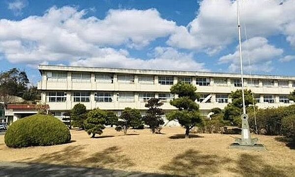 日立市立豊浦中学校（1700m）