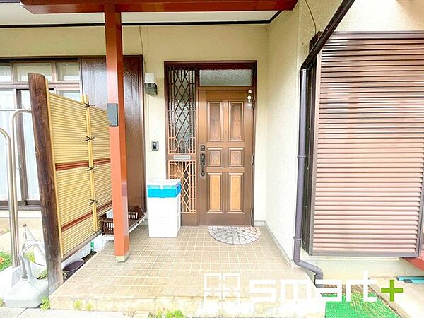 ～お住まいの顔「玄関」～ ・毎日お出かけの際もご帰宅の際も通る玄関。 ・ドアの交換や鍵の交換・追加などもお気軽にご相談くださいませ。
