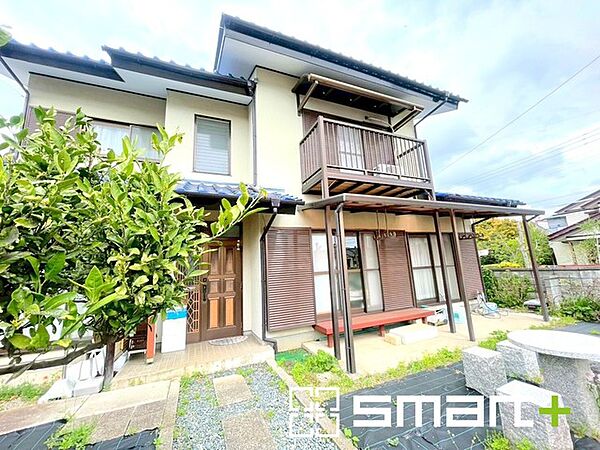 ～綺麗にお使いの外観～ ・外観も綺麗にお使いなので、築年数を感じさせない見た目となっております。 ・外壁や屋根のリフォームなどをお考えの方もお気軽にご相談くださいませ。