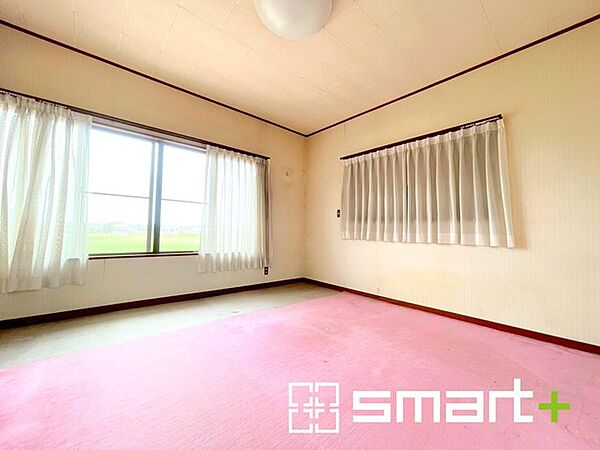 ～オプション施行もお任せください～ ・フローリングの変色など劣化を軽減し、水をこぼした場合などにも防いでくれるフロアコーテイングが人気となっております。 ・オプション施行もお任せください。