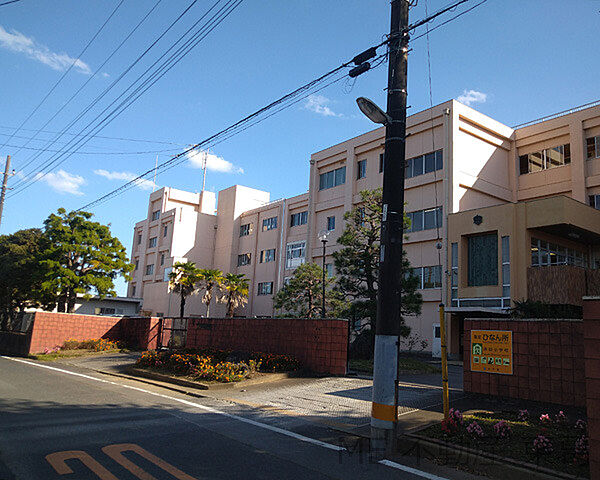 水戸市立浜田小学校（1300m）