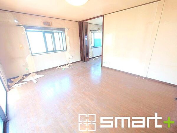 ～ウォークインクローゼットのあるお部屋～ ・人気のウォークインクローゼットをご用意。季節物や趣味の道具などもスッキリと収納が可能です。 ・最近流行りの収納術などもぜひご活用くださいませ。