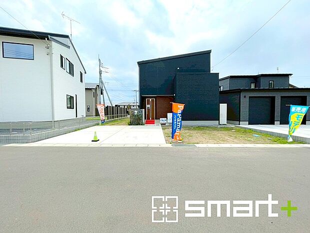 ～閑静な住宅街の立地～ ・周辺は閑静な住宅街となっておりますので、静かな暮らしをご実現いただけます。 ・前面道路の交通量も多くないので、小さなお子様がいるご家庭でもご安心ですね。 