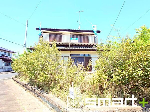 ～開放感ある角地のお住まい～ ・2方向が空く事で開放感のある角地に位置しております。 ・窮屈な感じが無く、ゆったりと暮らせるこの魅力をぜひ現地でご体感くださいませ。
