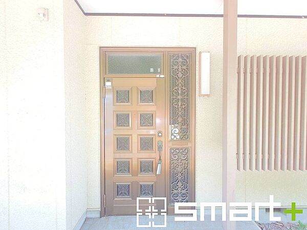 ～お住まいの顔「玄関」～ ・毎日お出かけの際もご帰宅の際も通る玄関。 ・ドアの交換や鍵の交換・追加などもお気軽にご相談くださいませ。