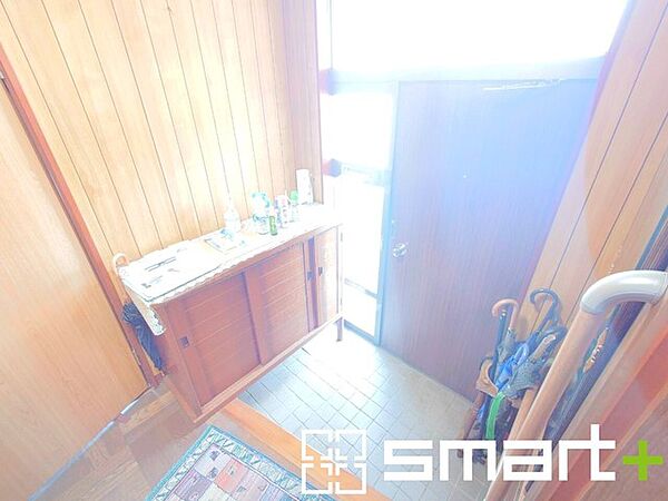 ～余裕の広さの玄関～ ・玄関スペースを大きく取る事でご帰宅された際の開放感が違います。 ・お客様を出迎える顔にもなる玄関、この広さは魅力的ですね。ぜひ現地でご体感くださいませ。
