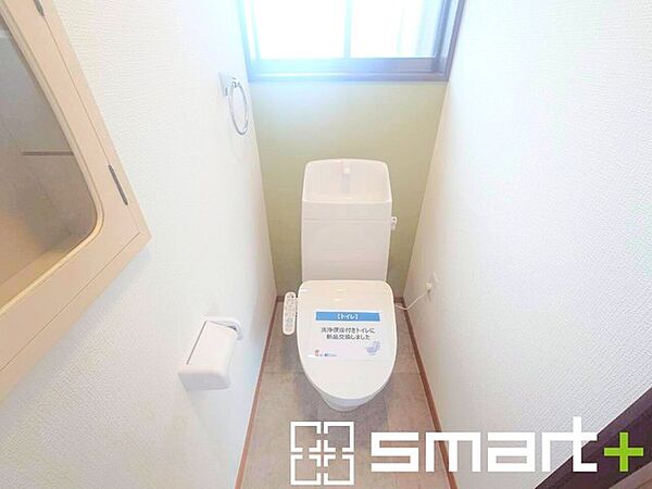 ～清潔感のあるトイレ～ ・落ち着いた空間にまとめられたトイレで、快適にご利用いただけます。 ・毎日使う場所として、清潔感と使いやすさに配慮した仕様です。