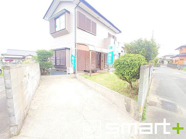 ～閑静な住宅街の立地～ ・周辺は閑静な住宅街となっておりますので、静かな暮らしをご実現いただけます。 ・前面道路の交通量も多くないので、小さなお子様がいるご家庭でもご安心ですね。