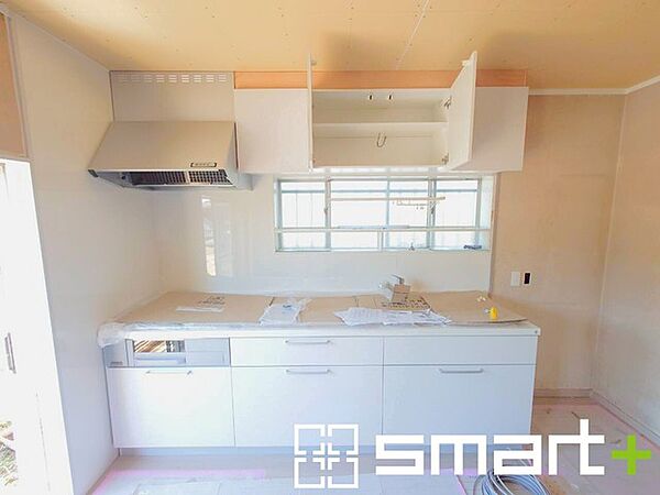 ～リビングを有効活用～ ・キッチンは対面式ではなく壁側にございますので、お部屋の中の空間を有効活用できます。 ・現地ではぜひ家具の配置などもイメージしながらご見学くださいませ。