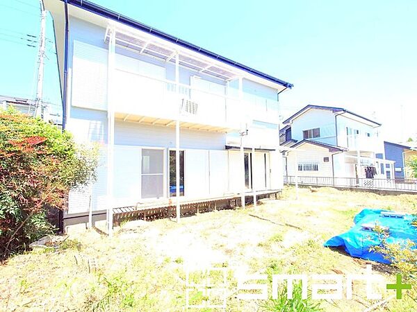 ～閑静な住宅街の立地～ ・周辺は閑静な住宅街となっておりますので、静かな暮らしをご実現いただけます。 ・前面道路の交通量も多くないので、小さなお子様がいるご家庭でもご安心ですね。