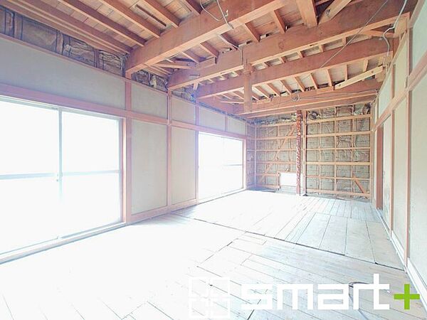 ～余裕の空間が広がるＬＤＫ～ ・18帖あるＬＤＫはご家族団らんのお時間を余裕の広さで演出してくれます。 ・ご内覧の際は家具の配置などもイメージしながらご覧くださいませ。