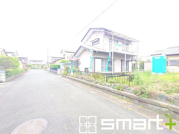 ～家族で暮らしやすい戸建て外観～ 落・ち着いた住宅街に馴染む戸建て住宅です。 ・安心感のある佇まいで、長くお住まいいただけます。