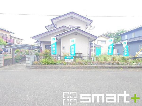 ～周辺環境になじむ外観～ ・周囲の住宅街と調和した落ち着いた外観です。 ・静かな環境での暮らしをイメージしやすい住まいです。