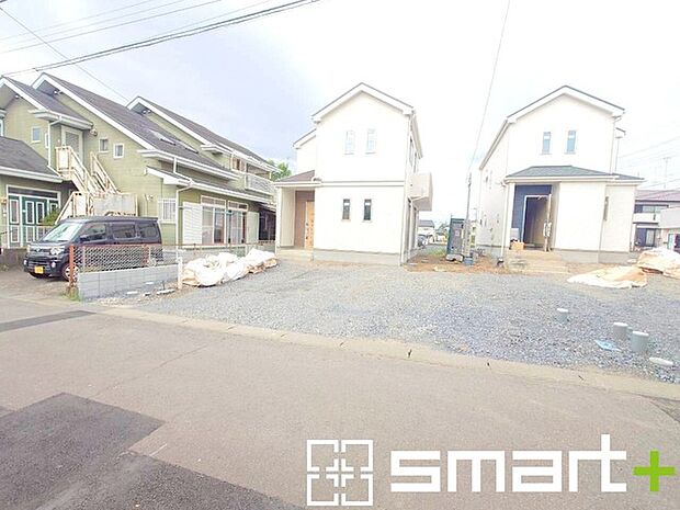 ~閑静な住宅街の立地~ ・周辺は閑静な住宅街となっておりますので、静かな暮らしをご実現いただけます。 ・前面道路の交通量も多くないので、小さなお子様がいるご家庭でもご安心ですね。