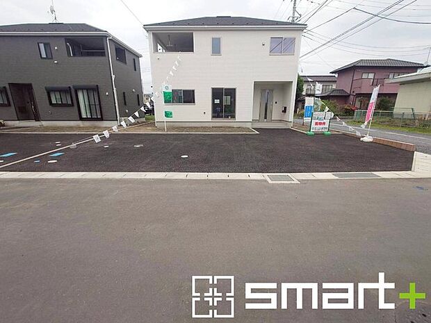 ～閑静な住宅街の立地～ ・周辺は閑静な住宅街となっておりますので、静かな暮らしをご実現いただけます。 ・前面道路の交通量も多くないので、小さなお子様がいるご家庭でもご安心ですね。 