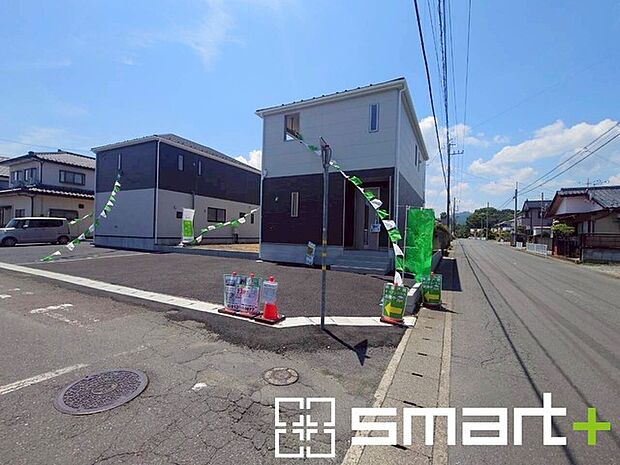 ~開放感ある角地のお住まい~ ・2方向が空く事で開放感のある角地に位置しております。 ・窮屈な感じが無く、ゆったりと暮らせるこの魅力をぜひ現地でご体感くださいませ。