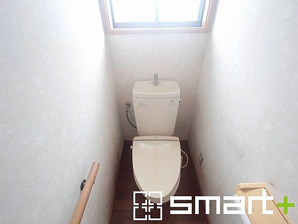 ～やはり便利なタンク式トイレ～ ・トイレはリフォームで新品に交換予定です。 ・最近はタンクレストイレもございますが、タンク式の場合は停電時もお水を流すことが可能。