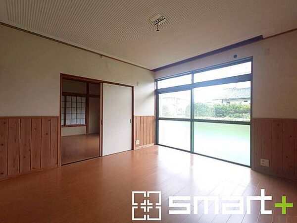 ～自然な風合いの洋室～ ・ナチュラルな色彩で纏められた洋室は家具のコーディネートもしやすくなっております。 ・どんな家具にするか考えるだけでも楽しくなってきますね。