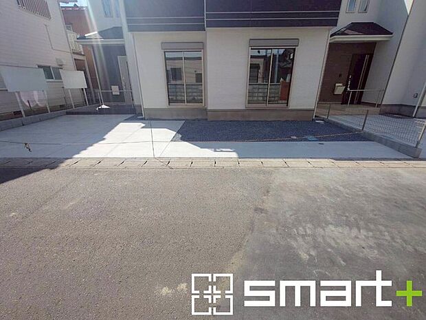 ~十分な広さのある前面道路~ ・前面道路は約4mございますので、お車でのすれ違いも可能で余計なストレスがかかりません。 ・日々お車での移動が多い方には大切なポイントですね。