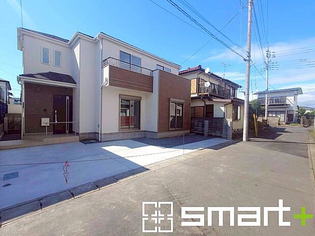 ~閑静な住宅街の立地~ ・周辺は閑静な住宅街となっておりますので、静かな暮らしをご実現いただけます。 ・前面道路の交通量も多くないので、小さなお子様がいるご家庭でもご安心ですね。