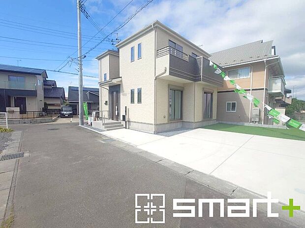 ~十分な広さのある前面道路~ ・前面道路は約4mございますので、お車でのすれ違いも可能で余計なストレスがかかりません。 ・日々お車での移動が多い方には大切なポイントですね。