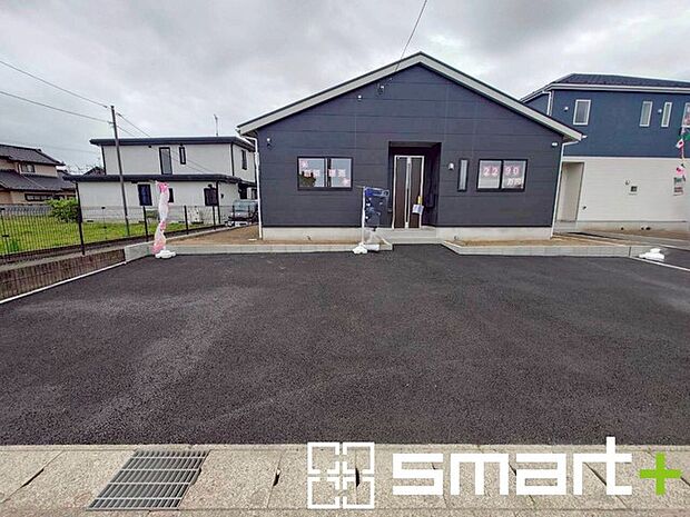 ～駐車場ももちろんございます～ ・駐車場もありますので、お車をご利用される方にもお勧めのお住まいです。 ・カーポートなどのオプションもお気軽にご相談くださいませ。 