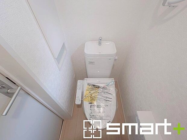~やはり便利なタンク式トイレ~ ・最近はタンクレストイレもございますが、タンク式の場合は停電時もお水を流すことが可能。 ・故障時なども比較的費用が安くなるなど、メリットが多くなります。