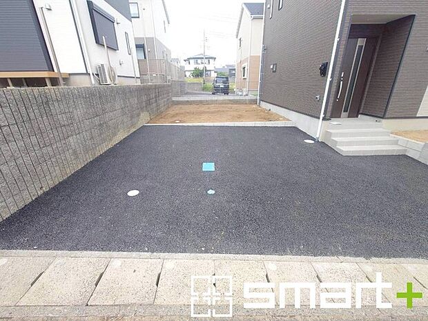 ~駐車場ももちろんございます~ ・駐車場もありますので、お車をご利用される方にもお勧めのお住まいです。 ・カーポートなどのオプションもお気軽にご相談くださいませ。