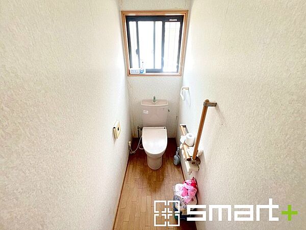 ～シンプルで使いやすい空間～ ・落ち着いた雰囲気のトイレで、毎日の暮らしをサポートします。 ・毎日使う空間だからこそ、使いやすさにもこだわっています。