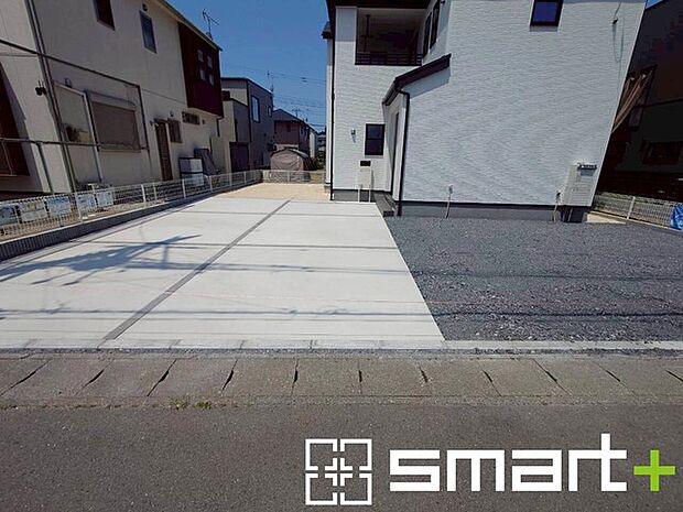 ~駐車場は4台分ご用意~ ・駐車場は4台分ございますので、車通勤の方や複数台お持ちの方にもお勧めのお住まいです。 ・ご来客の際も安心の余裕の敷地です。