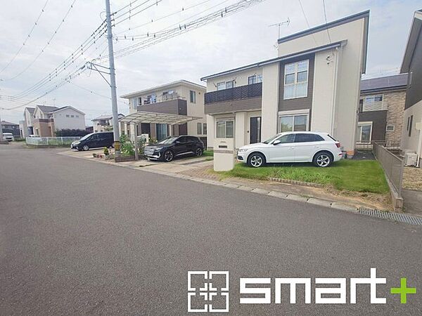 ～閑静な住宅街の立地～ ・周辺は閑静な住宅街となっておりますので、静かな暮らしをご実現いただけます。 ・前面道路の交通量も多くないので、小さなお子様がいるご家庭でもご安心ですね。