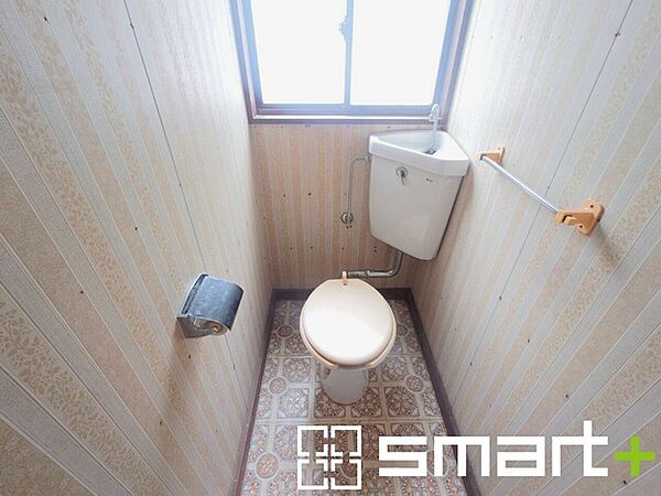 ～リフォームもお任せください～ ・トイレなど水回りのリフォームもお任せくださいませ。 ・床面のクッションフロア変更も可能ですのでお気軽にお任せください。