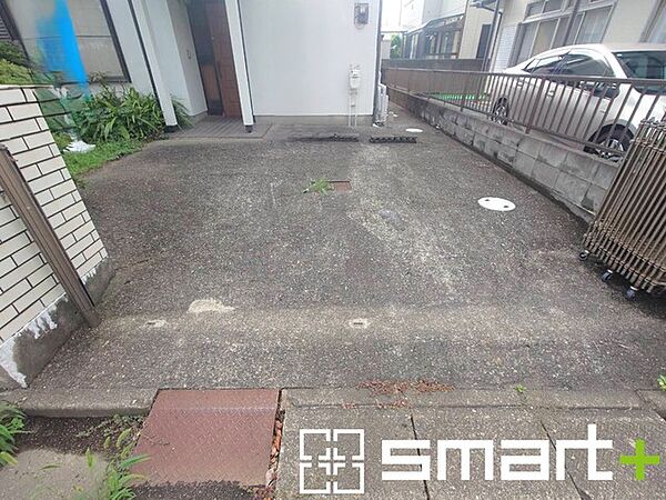 ～駐車場ももちろんございます～ ・駐車場もありますので、お車をご利用される方にもお勧めのお住まいです。 ・カーポートなどのオプションもお気軽にご相談くださいませ。