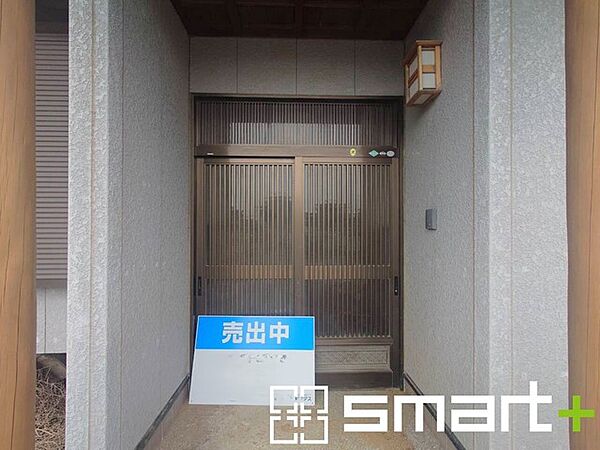 ～お住まいの顔「玄関」～ ・毎日お出かけの際もご帰宅の際も通る玄関。 ・ドアの交換や鍵の交換・追加などもお気軽にご相談くださいませ。